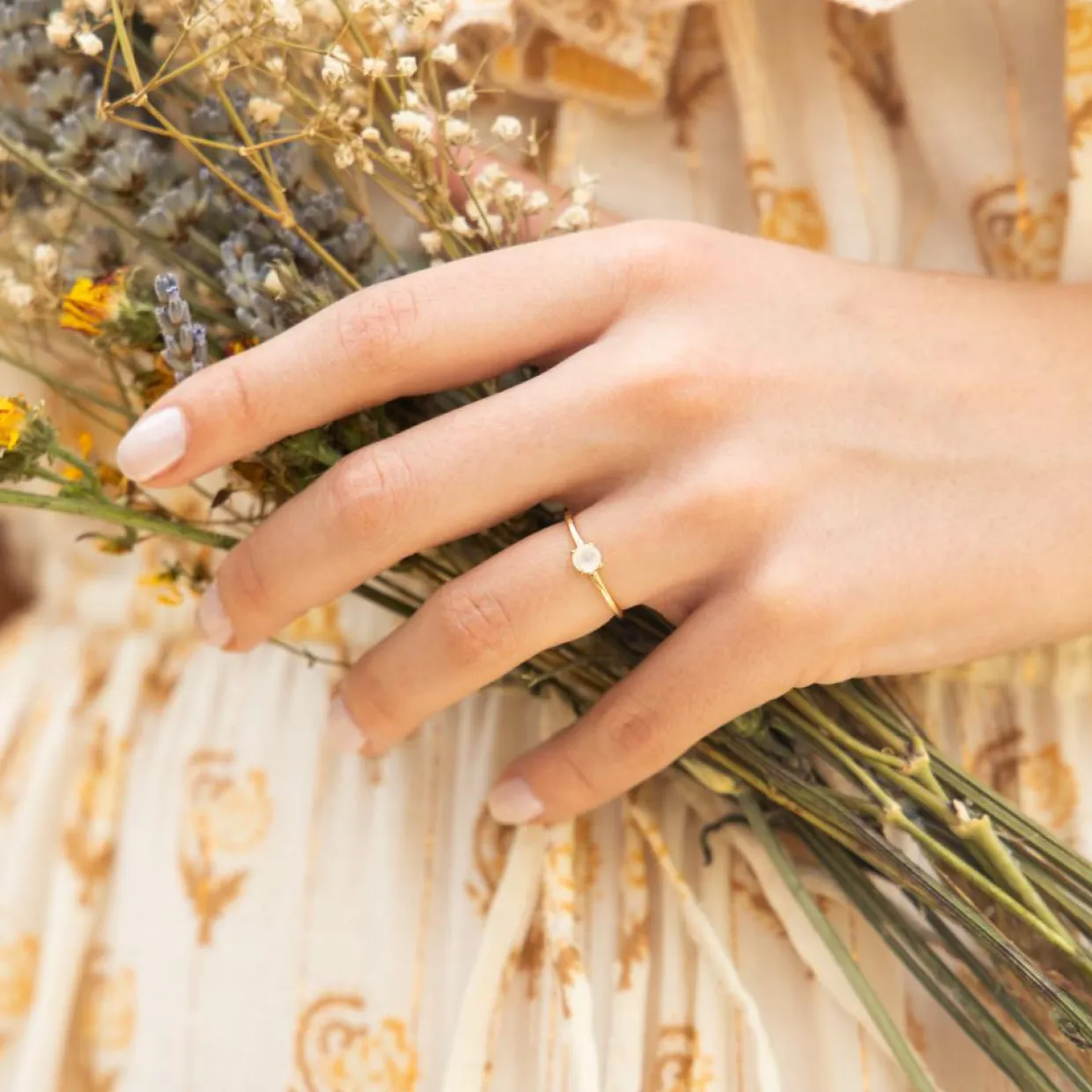 Bague ajustable Petra Pierre de Lune en laiton doré-Moonstone Sale