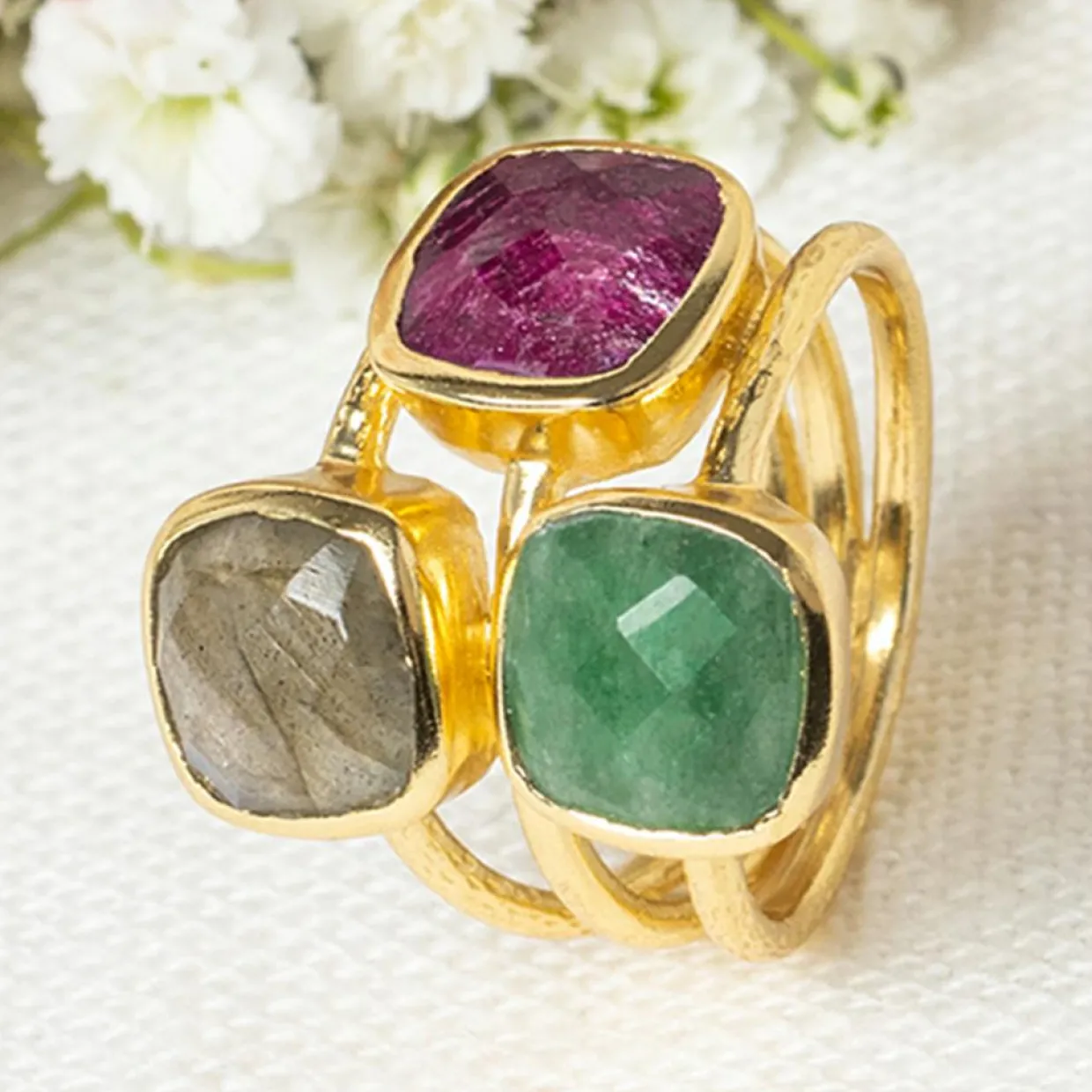 Bague Elsa Aventurine, Labradorite & Rubis en laiton doré-Moonstone Outlet