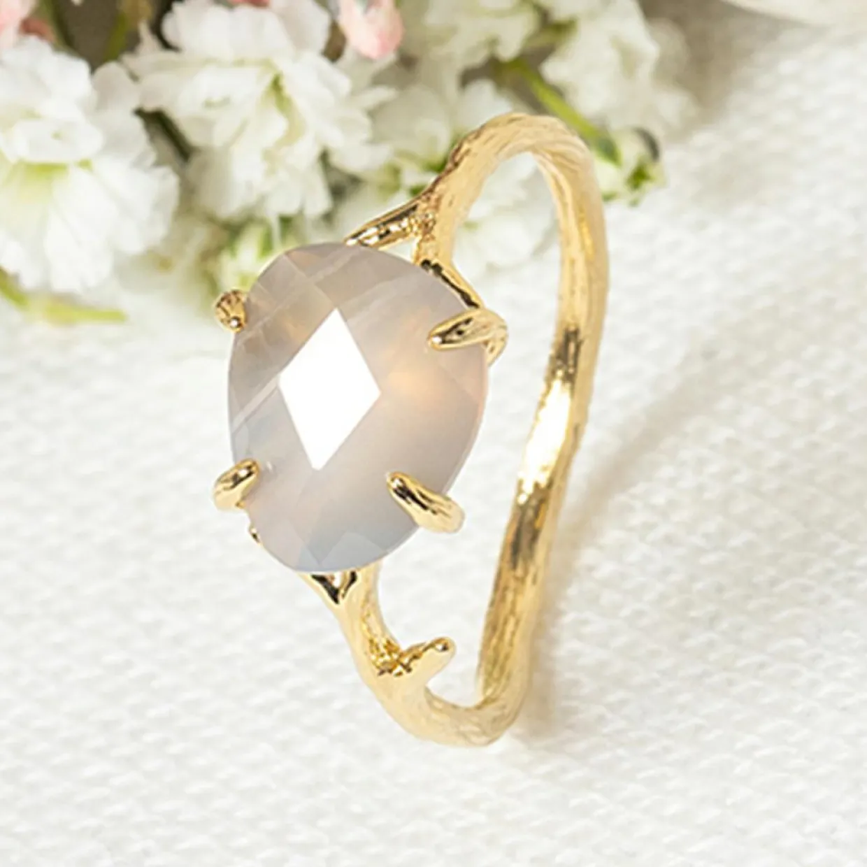 Bague Lily Agate en laiton doré-Moonstone Sale