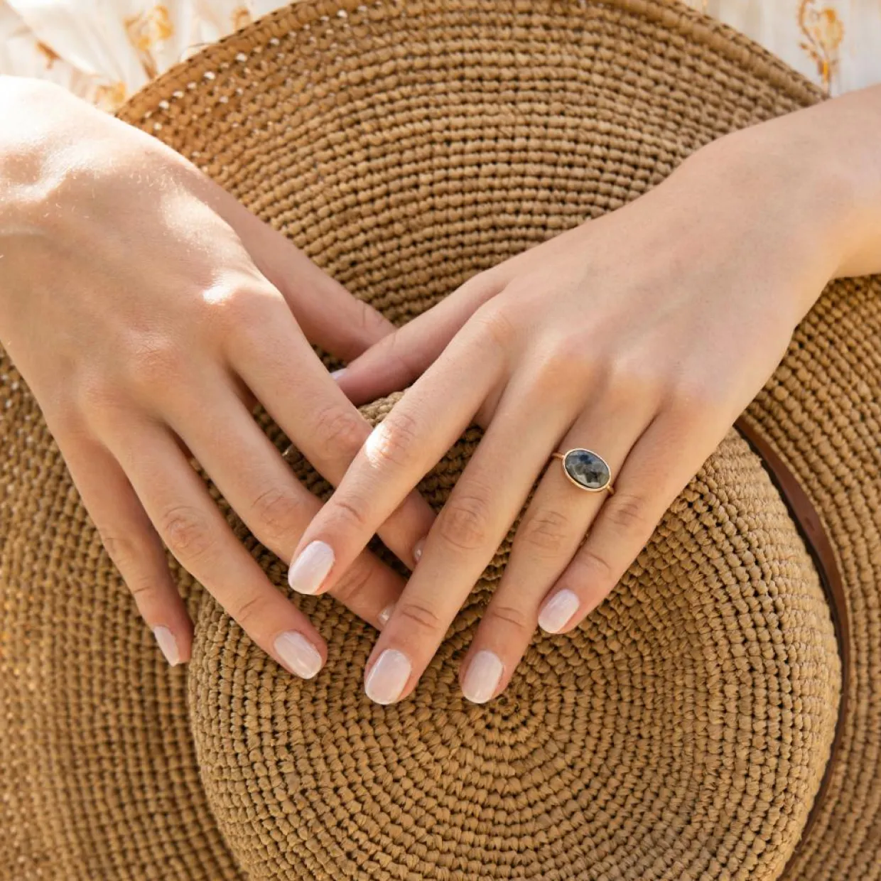 Bague Lisa Labradorite en laiton doré-Moonstone New