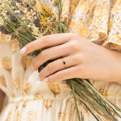 Bague Marta Onyx en laiton doré-Moonstone Clearance