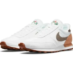 Homme Nike Baskets^Baskets Daybreak Type blanc/marron