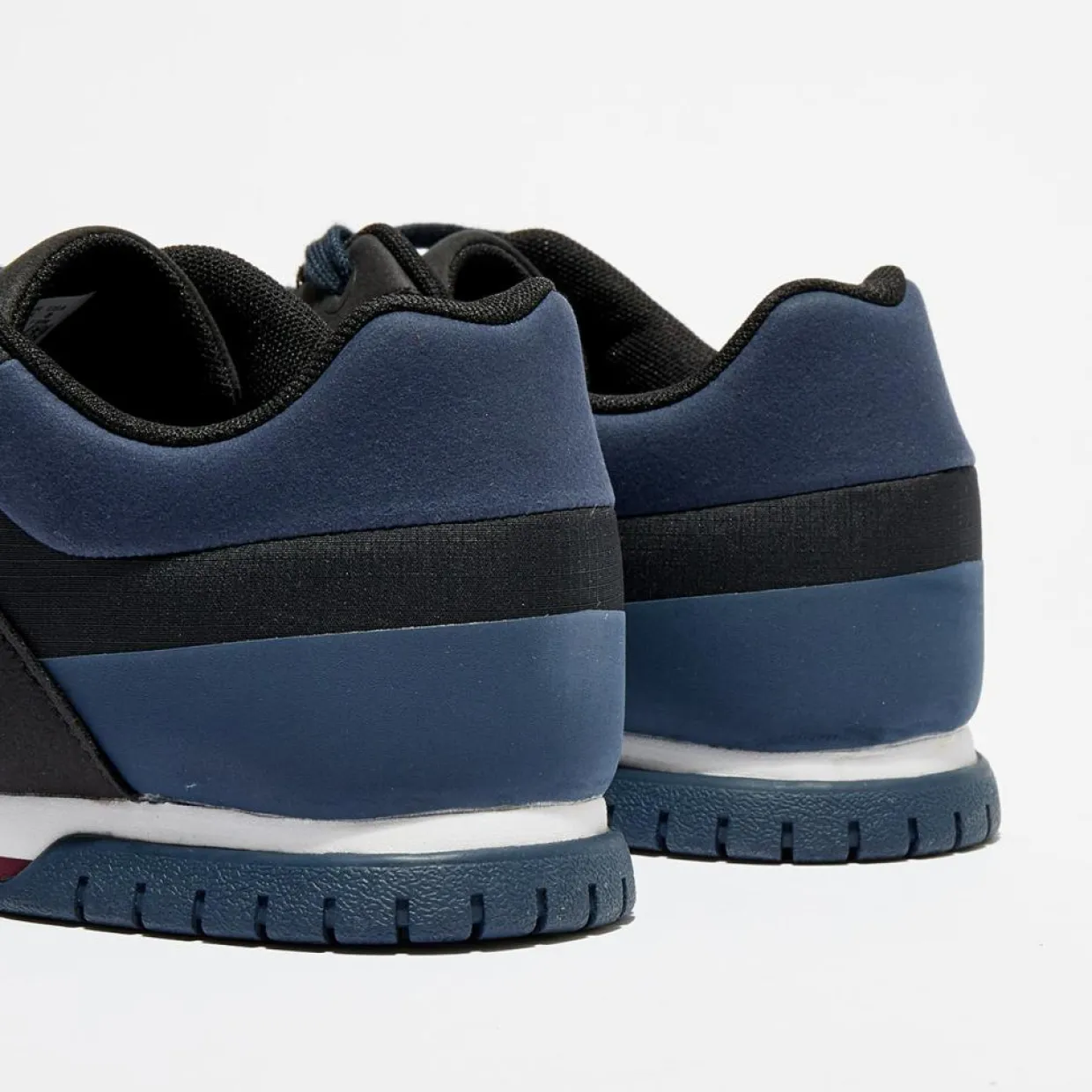 Homme Lacoste Baskets^Baskets Indiana Evo 417 1 Q4 noir/bleu marine