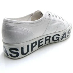 Femme Superga Baskets^Baskets Mania blanches