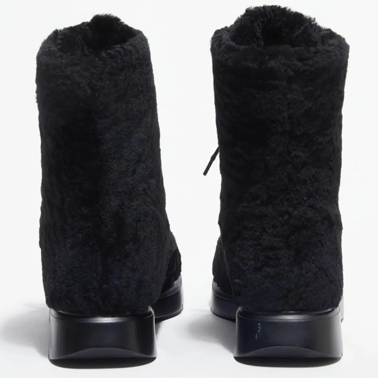 Boots en Peau de Mouton McKenzee Chill noires-Stuart Weitzman Best