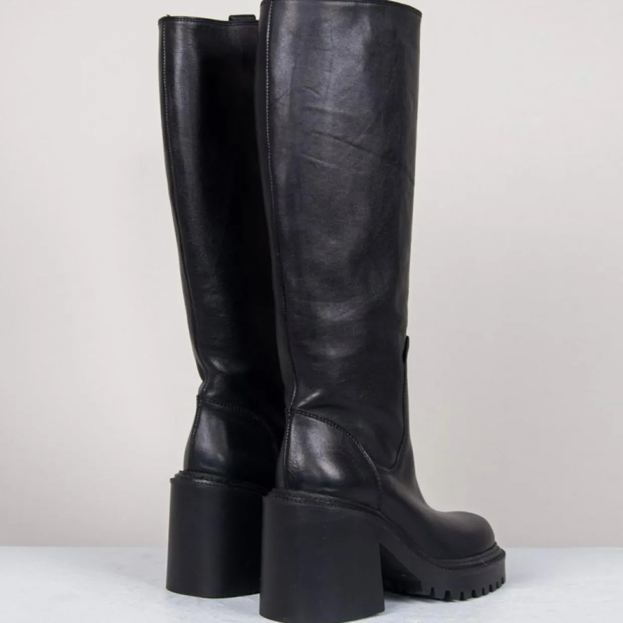 Bottes en Cuir noires - Talon 8 cm-Vic Matie Discount