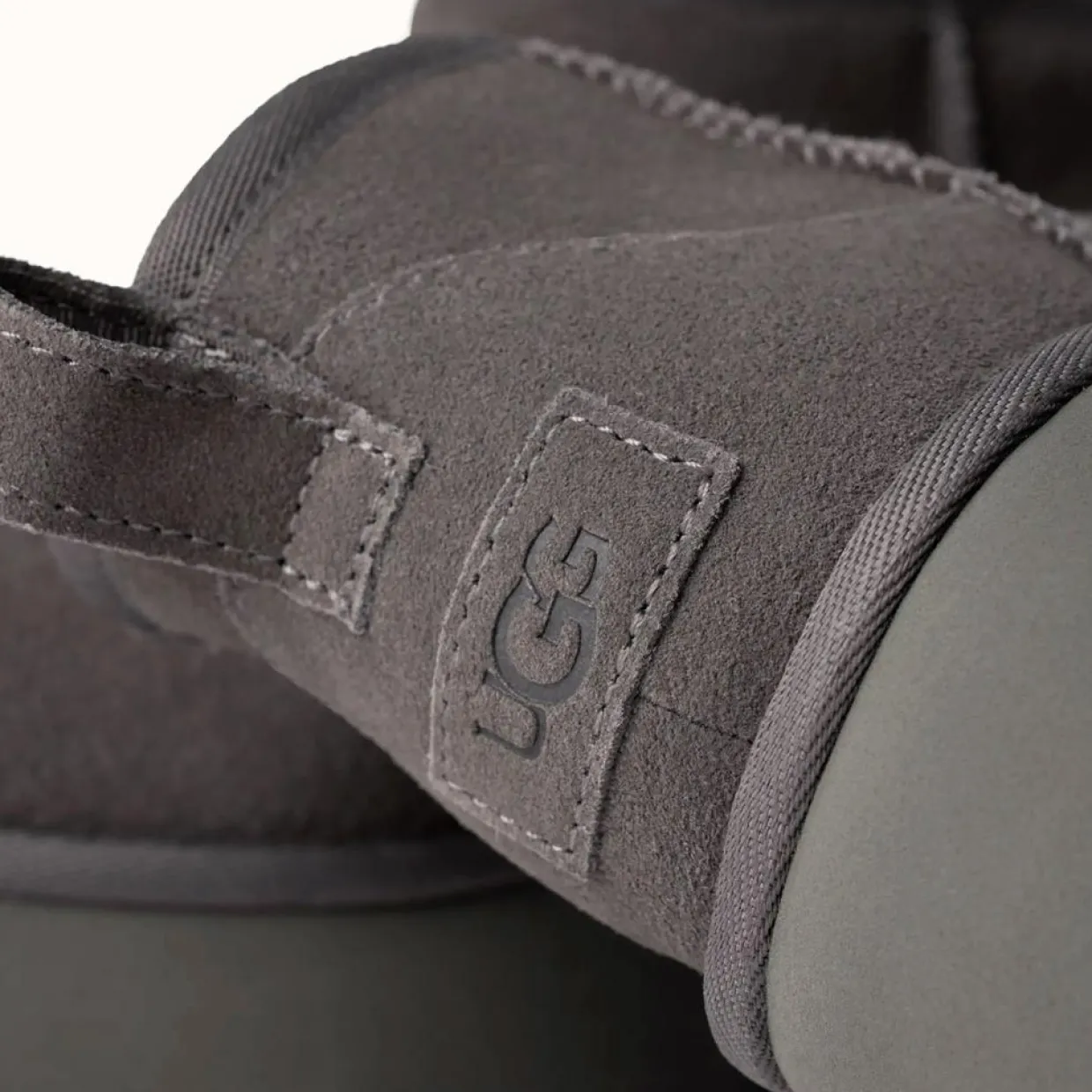 Bottes en Velours de Cuir Classic Ultra Mini New Heights grises - Talon 7 cm-Ugg Online