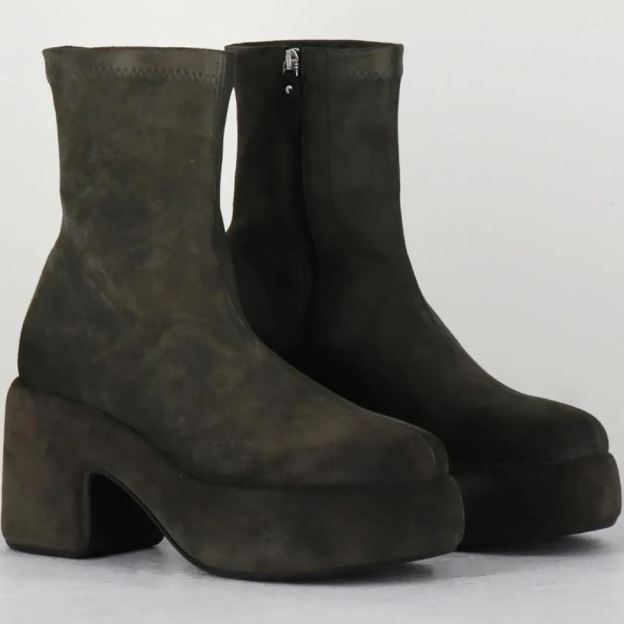 Bottines en Velours de Cuir grises - Talon 8 cm-Vic Matie Sale