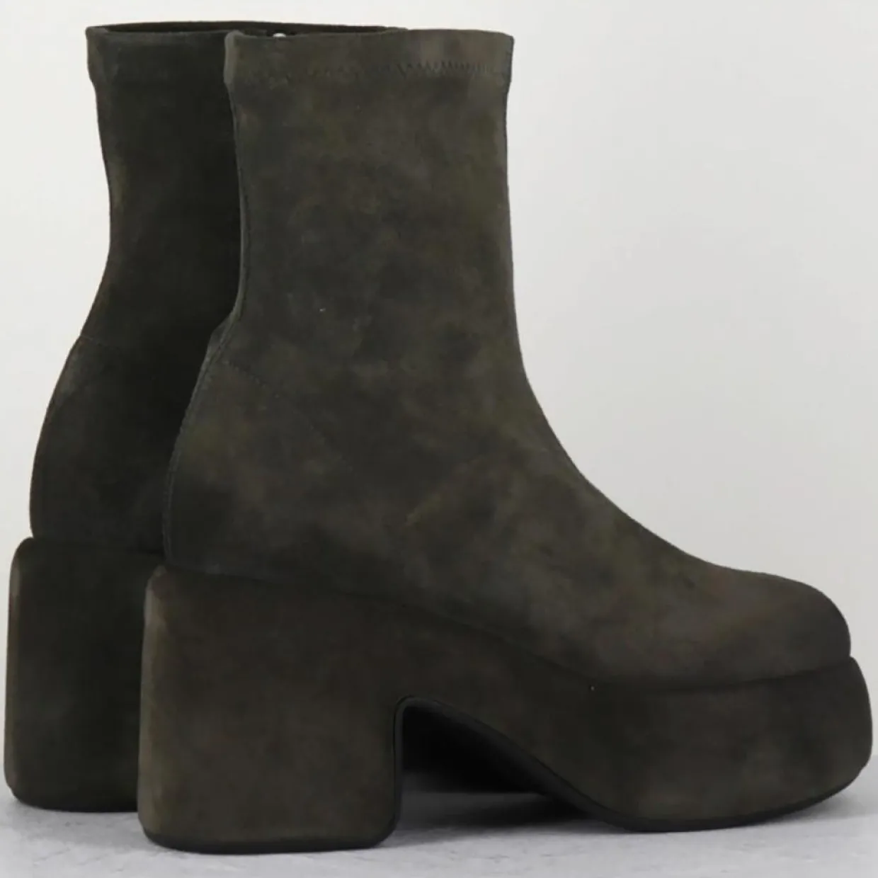 Bottines en Velours de Cuir grises - Talon 8 cm-Vic Matie Sale