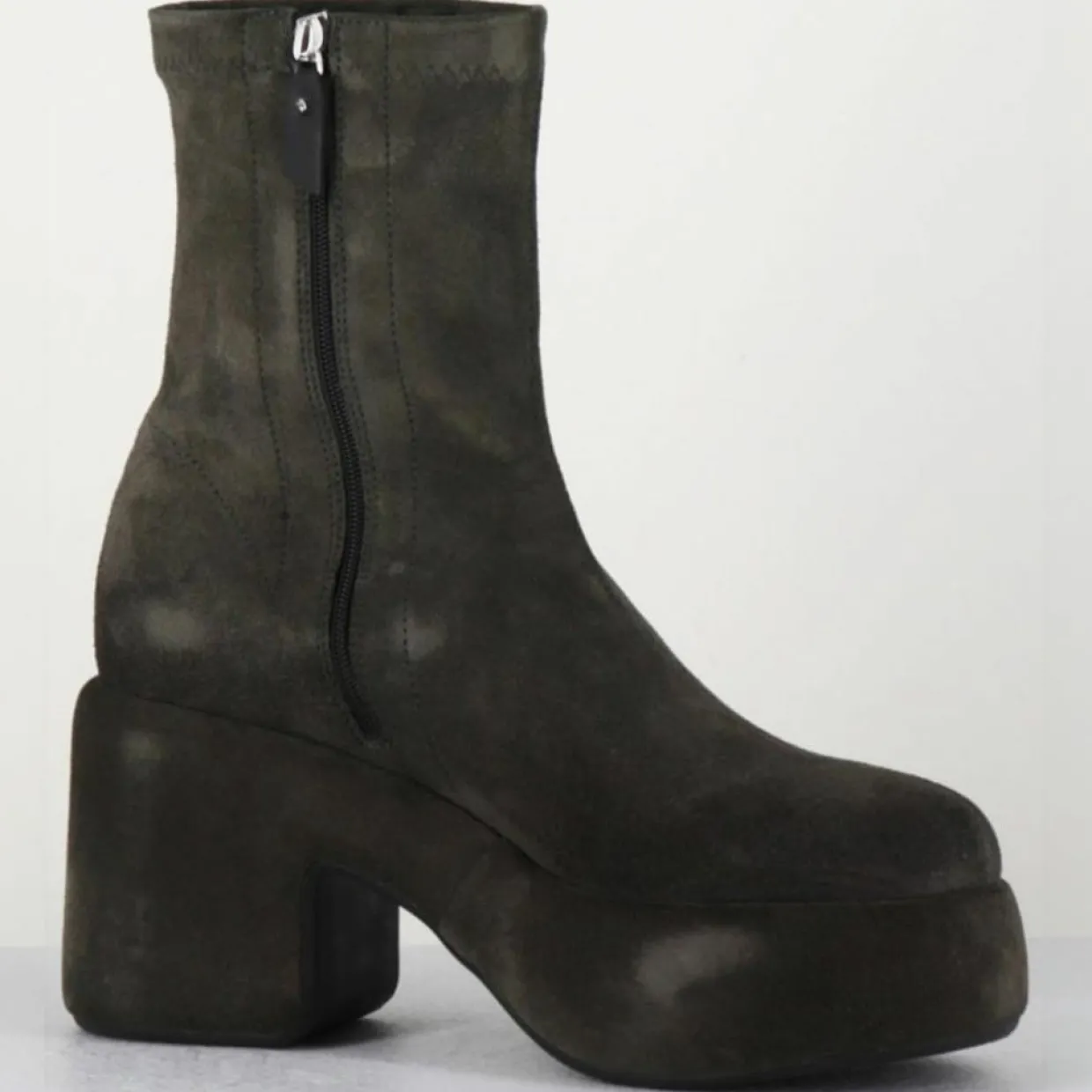Bottines en Velours de Cuir grises - Talon 8 cm-Vic Matie Sale