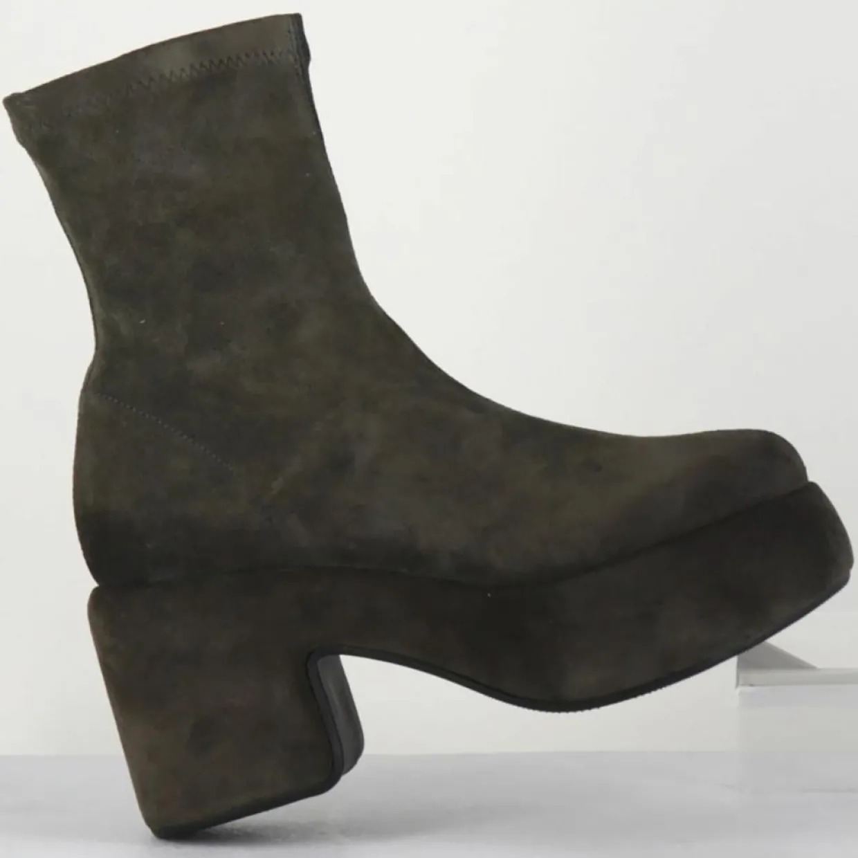 Bottines en Velours de Cuir grises - Talon 8 cm-Vic Matie Sale