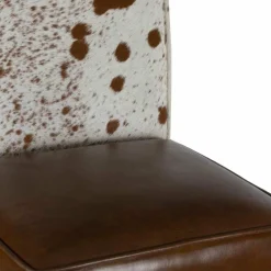 Bois & Chiffons Chaises^Chaise de bar en acacia et peau de vache Acacia Savage Marron - 46x50x114 cm