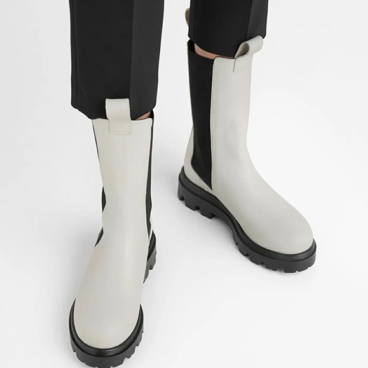 Chelsea boots en Cuir Lia crème-Flattered Hot