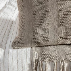 Coussin en crochet fait main beige 40x60cm-Bed and Philosophy Clearance