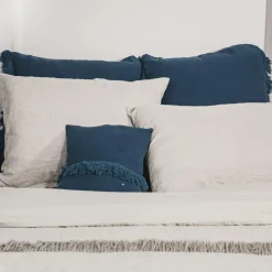 Bed and Philosophy Coussins, Galettes De Sièges^Coussin en lin finitions frangées bleu 65x65cm
