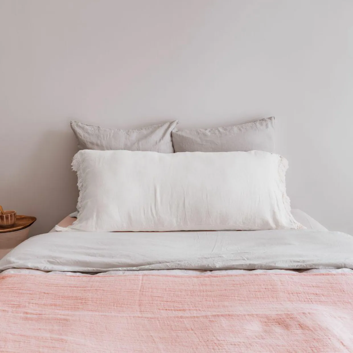 Coussin en lin frangé blanc 55x110cm-Bed and Philosophy Online