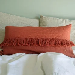 Coussin en lin frangé terre brûlée 30x60cm-Bed and Philosophy Discount