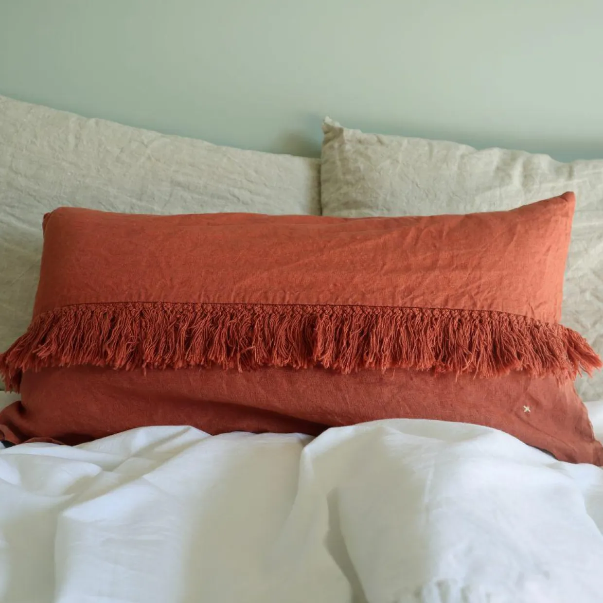 Coussin en lin frangé terre brûlée 30x60cm-Bed and Philosophy Discount