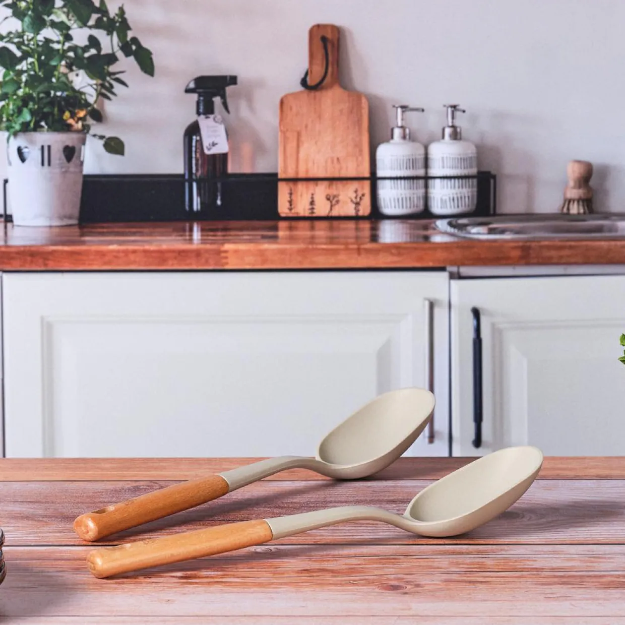 Couverts à salade en bois et silicone GUNNAR beige/marron-Bjorn Discount