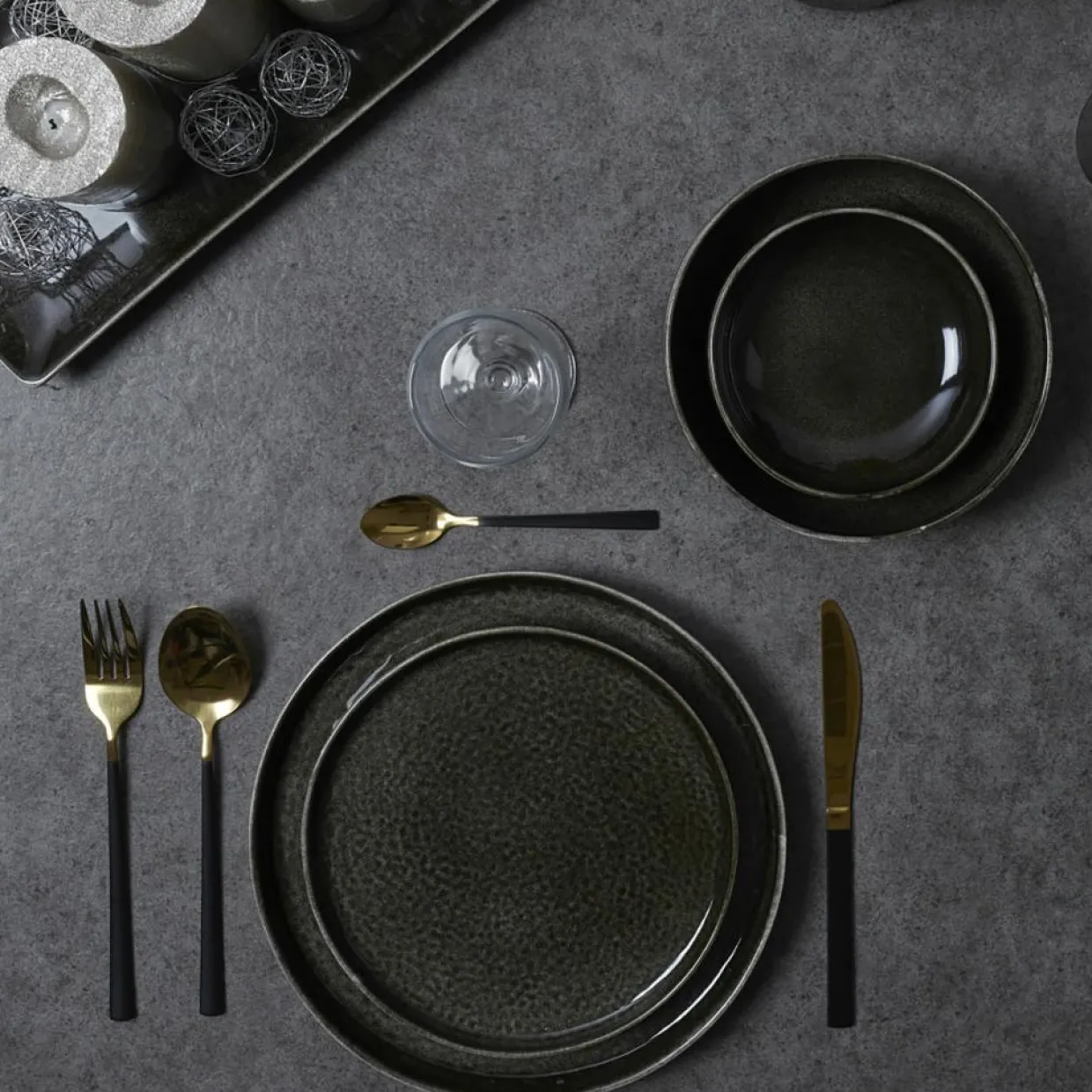 Home Deco Factory Couverts De Table^Ménagère noir/doré - 16 pièces