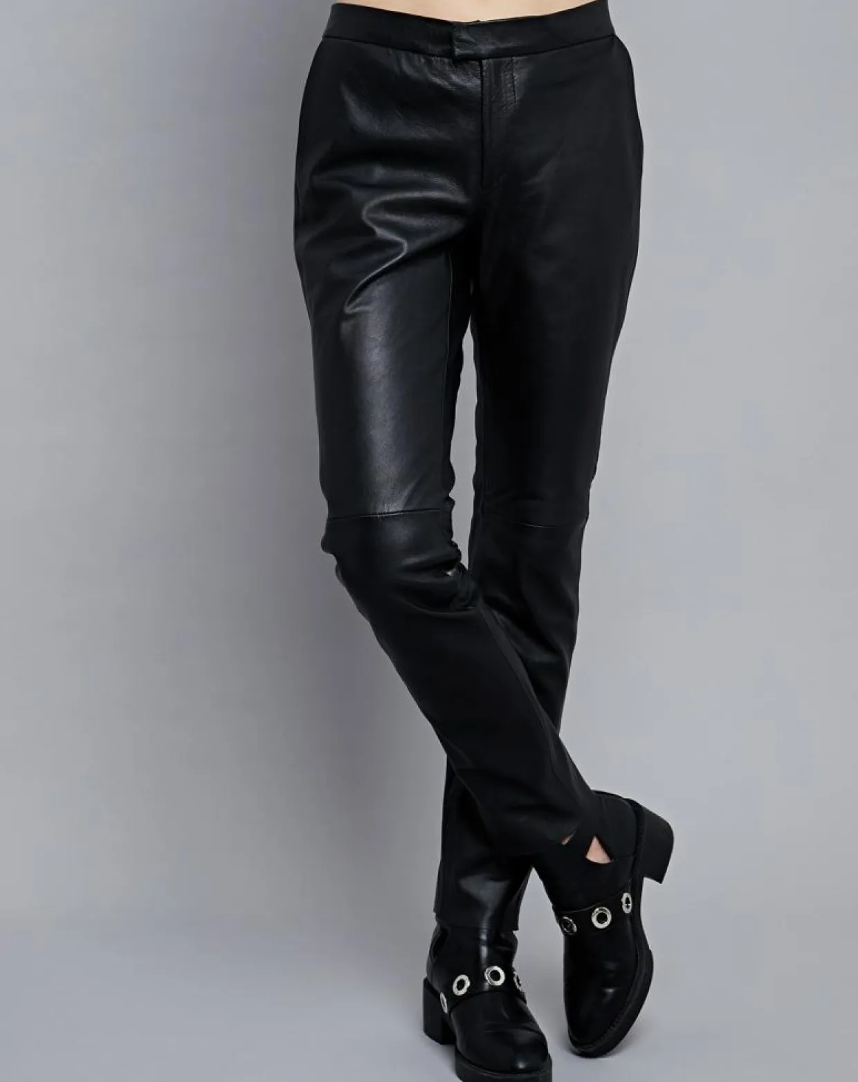 Pantalon droit en Cuir Masala noir-Chyston New