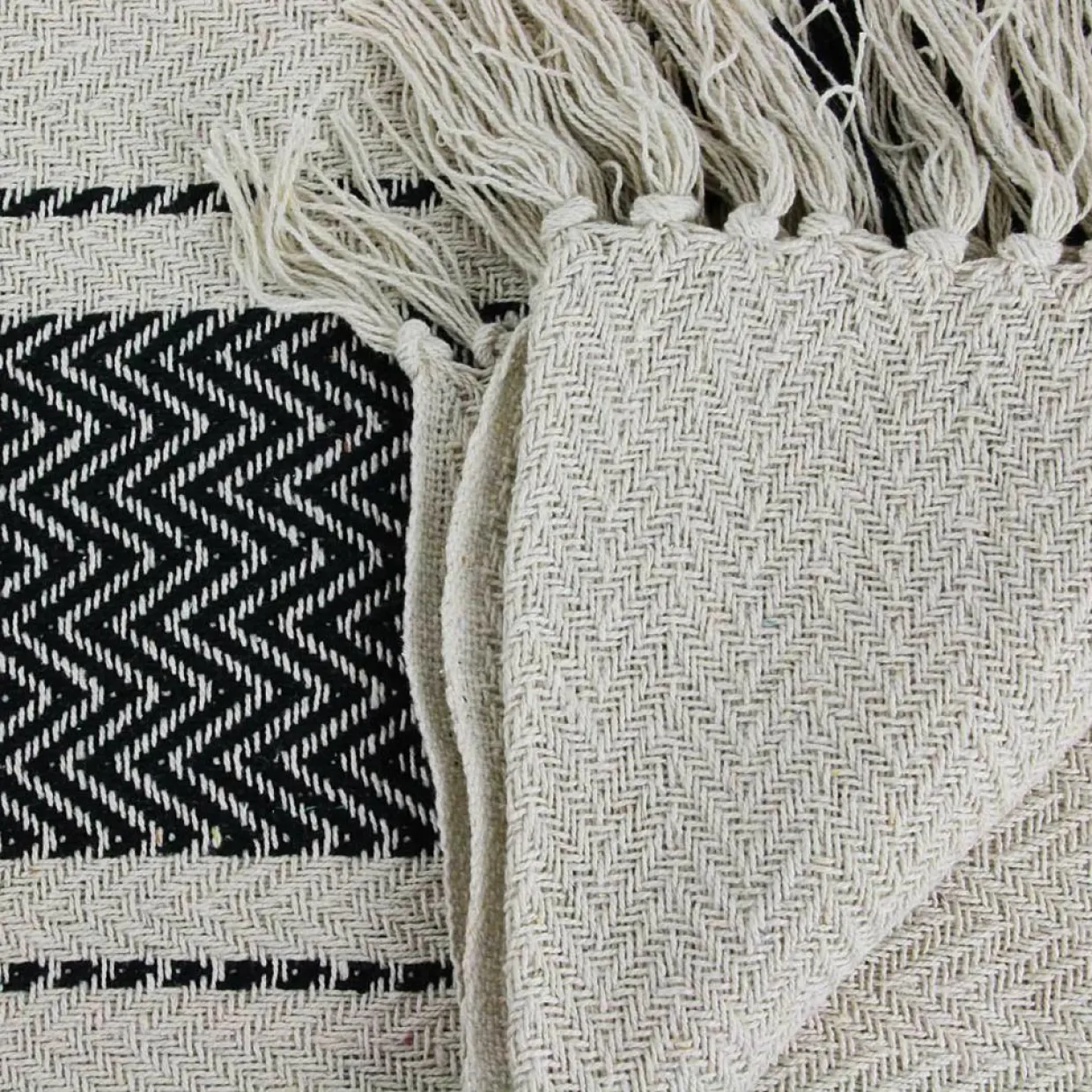 Home Deco Factory Plaids^Plaid berbère à rayure écru/noir - 150x120 cm