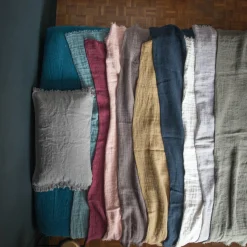 Bed and Philosophy Plaids^Plaid en lin lavé finitions frangées marron 150x180cm