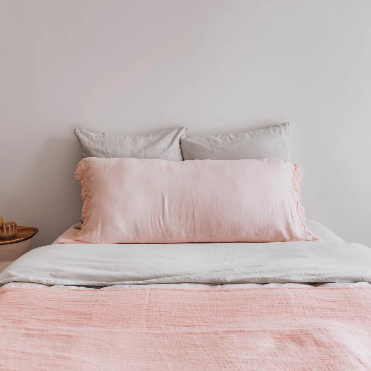 Bed and Philosophy Plaids^Plaid en lin lavé finitions frangées rose 150x180cm