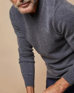 Homme Oscar et Louise Pulls^Pull 100% Cachemire Lucien col V gris foncé
