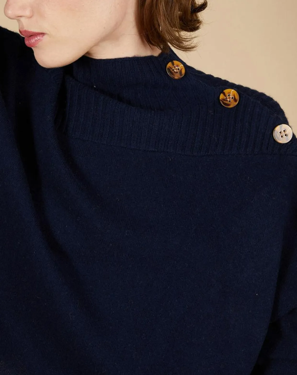 Pull ample 100% Cachemire Sandy col montant à bouton bleu nuit-Cashmere Tribu Clearance