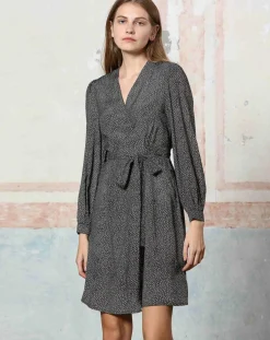 Robe Romane noire-See u Soon
