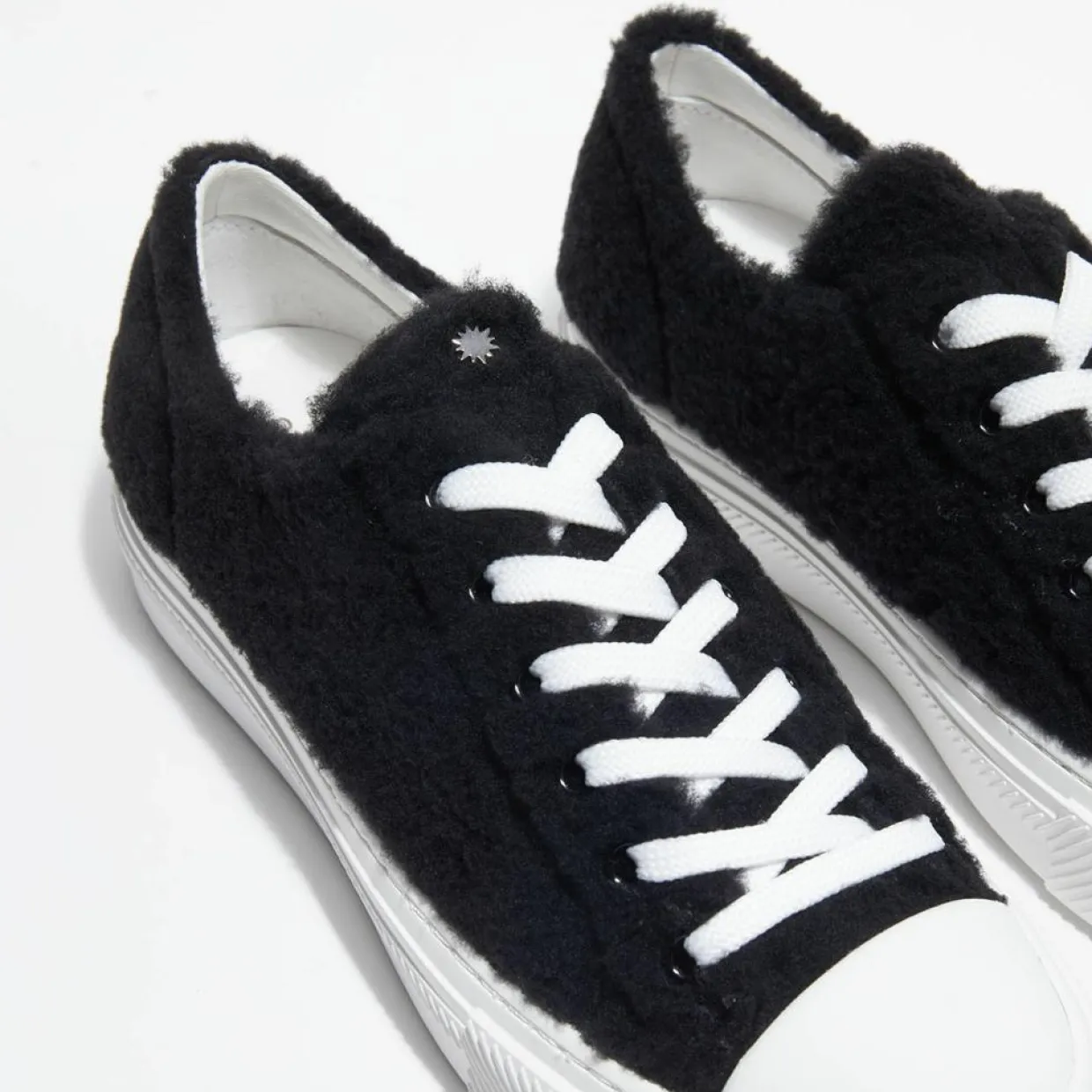 Femme Stuart Weitzman Baskets^Sneakers en Peau de Mouton Ollie Chill noires