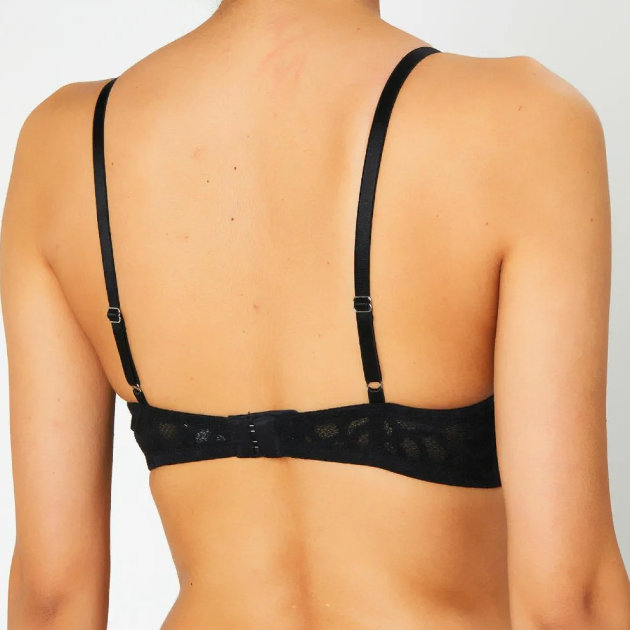 Soutien-gorge avec armatures en Soie mélangée Sonia noir-Huit Sale
