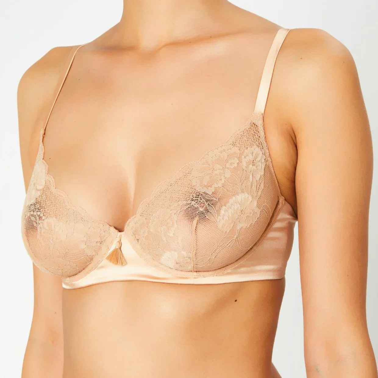 Femme Huit Lingerie, Nuit^Soutien-gorge avec armatures en Soie mélangée Gone With The Wing nude