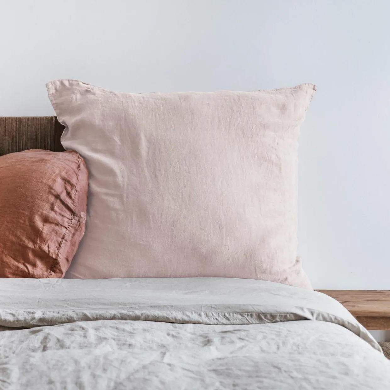 Bed and Philosophy Linge De Lit, Ensembles^Taie d'oreiller en lin lavé rose pâle 65x65cm